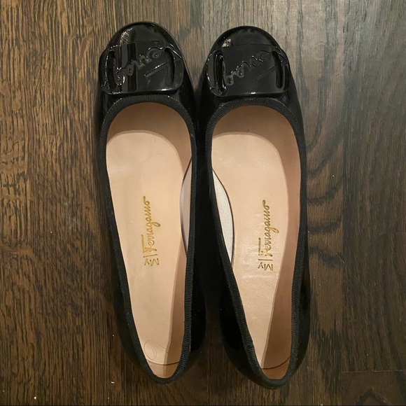 Black Ferragamo block pumps - Picture 2 of 2
